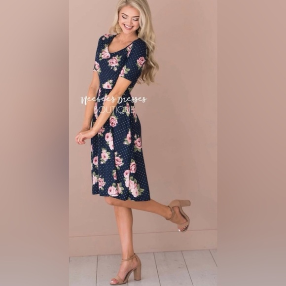 Neesees Dresses - Picture 4 of 6